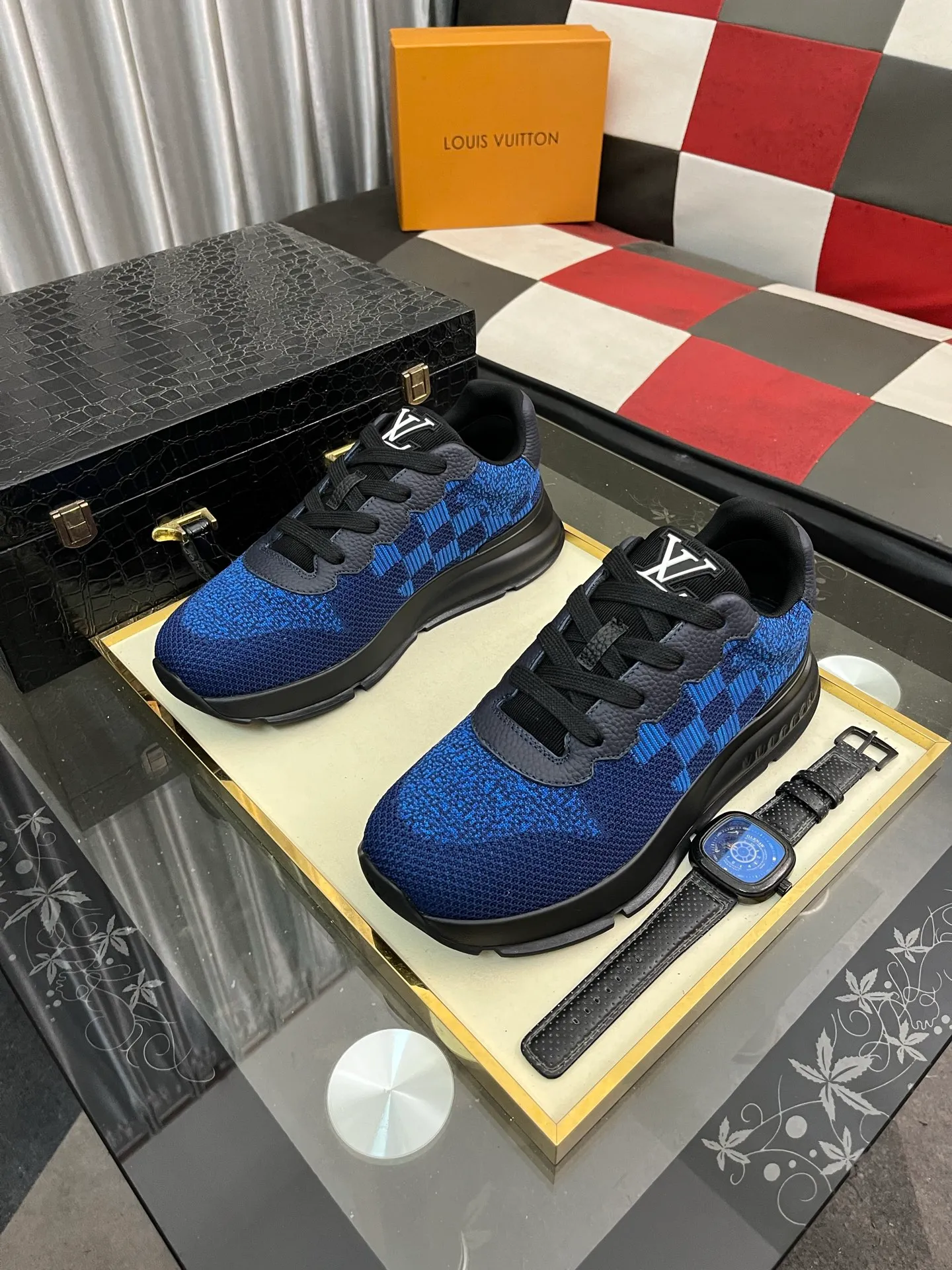 Men's Men's Shoes 💰640⌚️⌚️LV TARINE Louis Vuitton L Family Donkey Brand Casual Sports Shoes Skateboard Shoes Original purchase, development and production This LV Trainer sneaker is made of cow leather to create a complex upper, which requires several hours of ingenious sewing to complete. Inkjet printing renders a unique retro effect, and the classic configuration is from the hands of Virgil Abloh, showing the inspiration of retro basketball shoes. Exquisite packaging at the delivery counter🛍📦 ▪️Fabrics: Original customized first-layer cowhide ▪️Inner lining: Original customized breathable mesh ▪️Outsole: Original molded two-color TPU combination outsole ▪️Size: 38-44